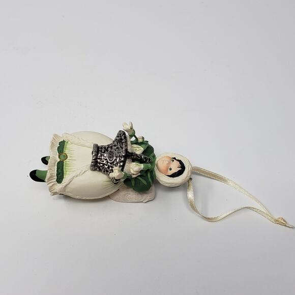 1997 Hallmark Snowdrop Angel Handcrafted Keepsake Holiday Christmas ornament. - Picture 3 of 8